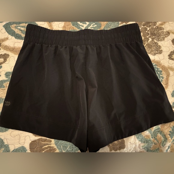 All In Motion - Shorts - Picture 2 of 3